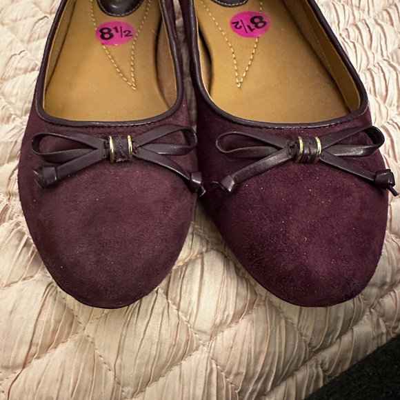 Clark’s “Charlie” Purple Suede Flats - Picture 4 of 6